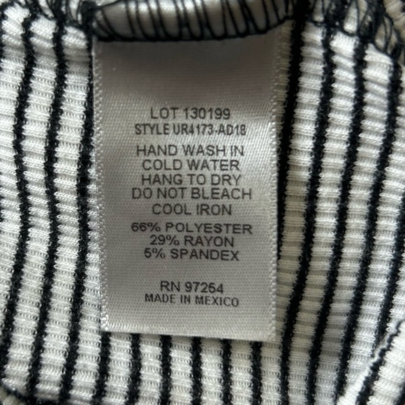 One Clothing Black and White Striped Wrap Shorts Romper. Size Small. - Picture 5 of 5